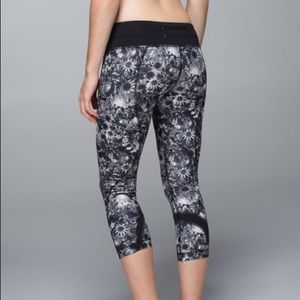 LULULEMON RUN INSPIRE CROP LEGGINGS (FLOWABUNGA)